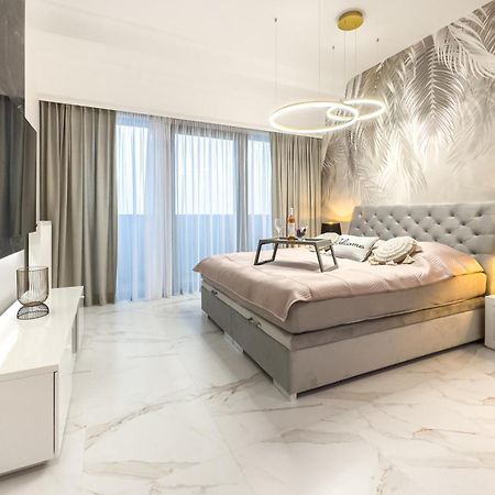 Hanza Tower Apartment No. 524 - Swimming Pool, Jacuzzi, Balcony Estetino Exterior foto
