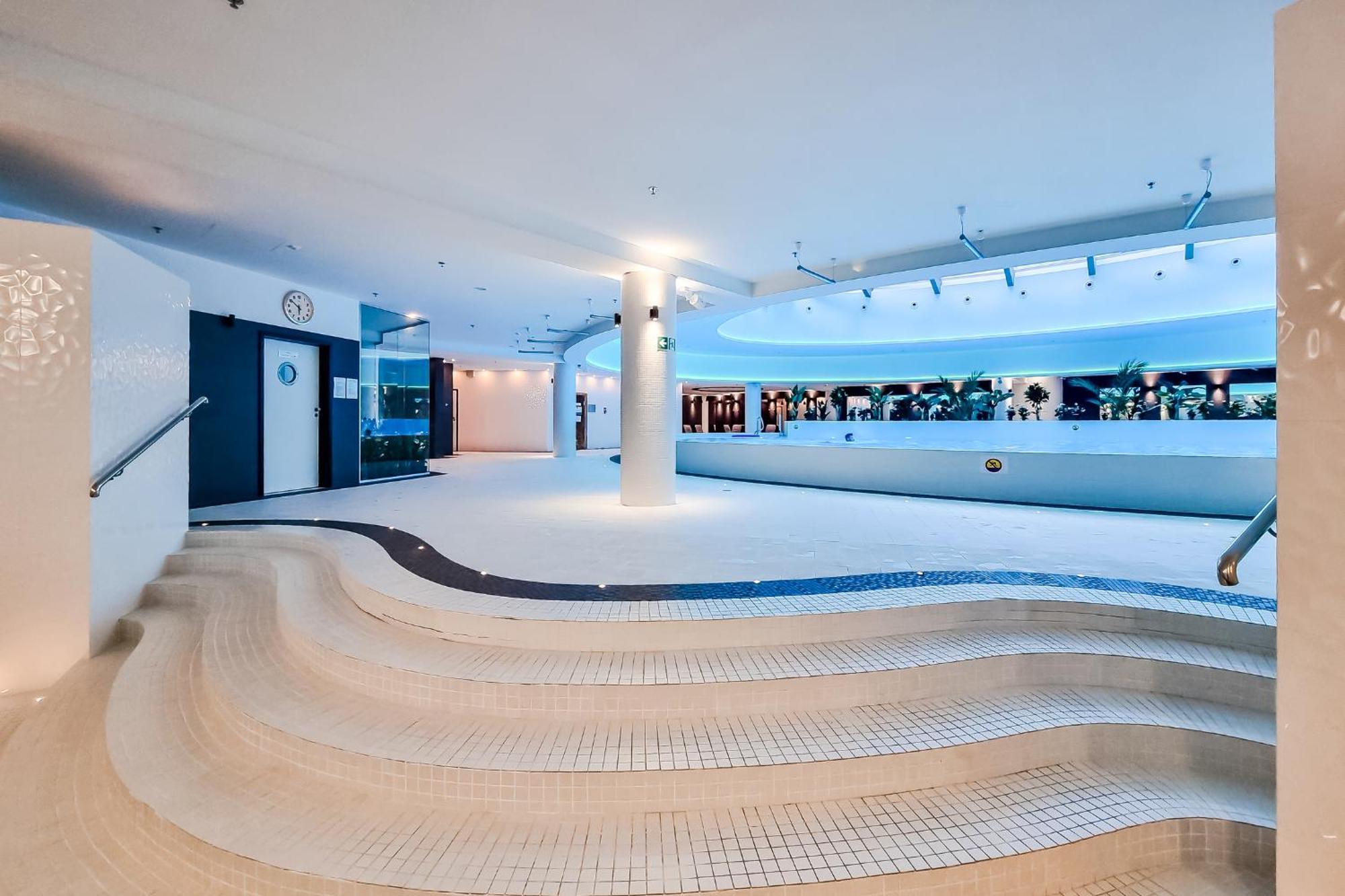 Hanza Tower Apartment No. 524 - Swimming Pool, Jacuzzi, Balcony Estetino Exterior foto